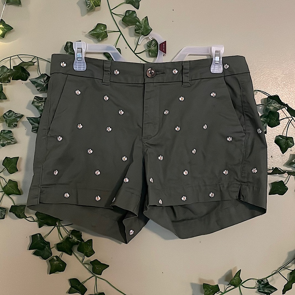 Daisy Embroidered Shorts